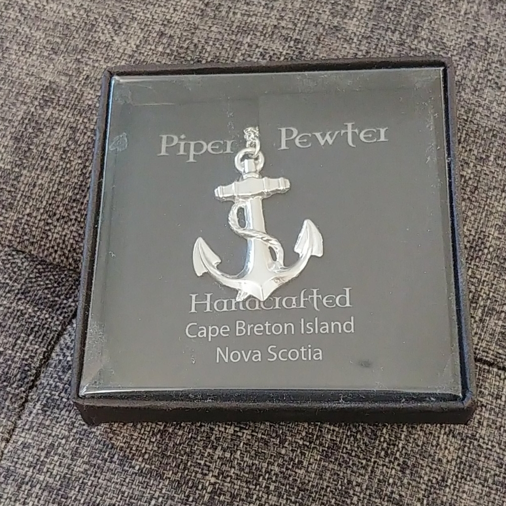 Anchor necklace